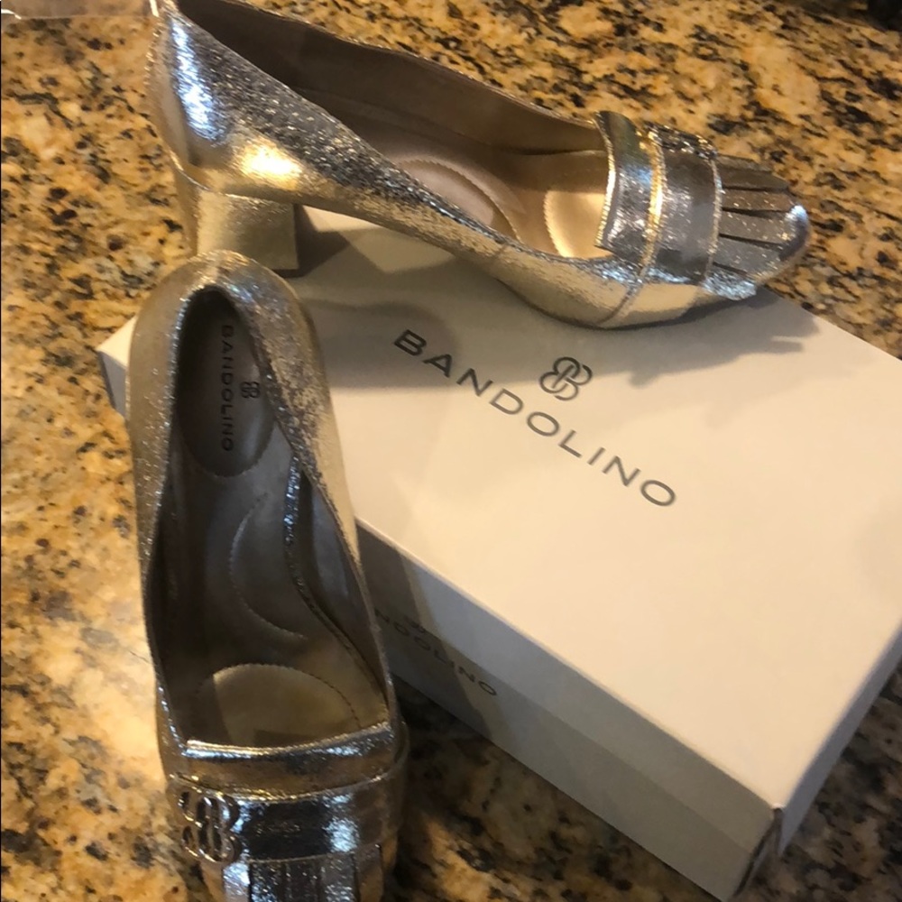 Bandolino gold slip on shoe with 3 " heel
